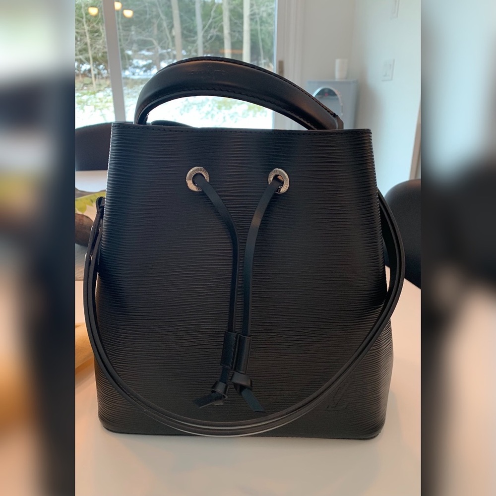 Authentic Mint Condition Louis Vuitton Epi Noe Noe Bag